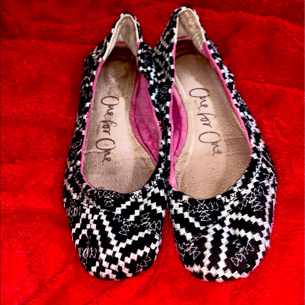 Tom’s size 8.5 flats.